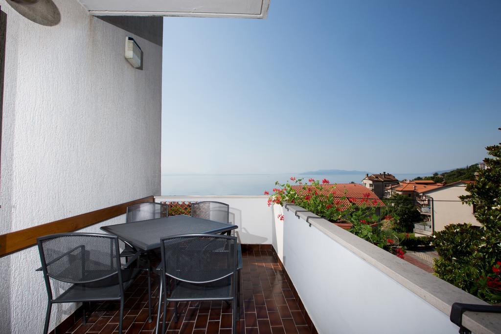 Apartments Kinkela Опатия Стая снимка
